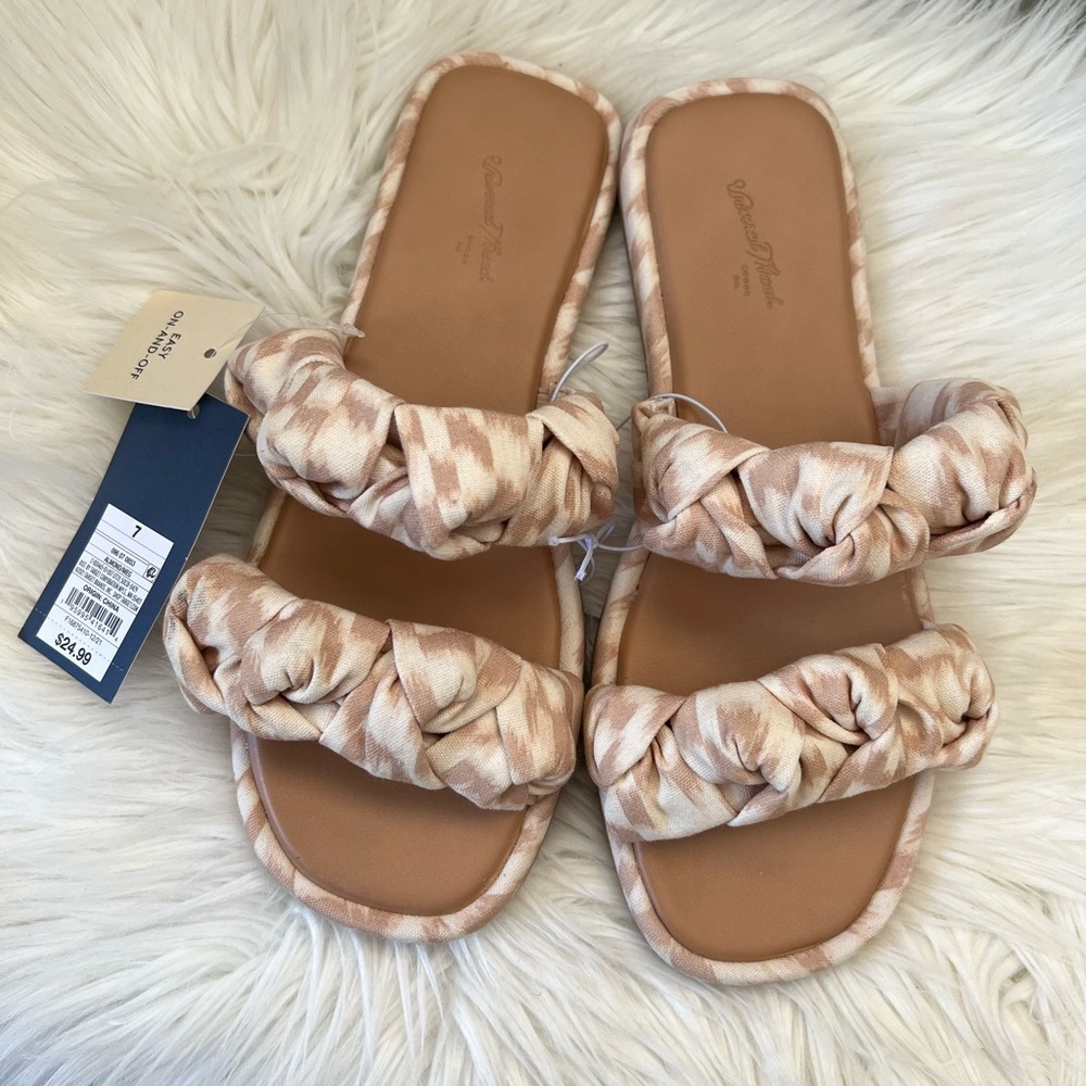 🆕 NWT Univeral Thread Sandals
